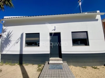 Moradia T3 para Venda em Charneca de Caparica e Sobreda
