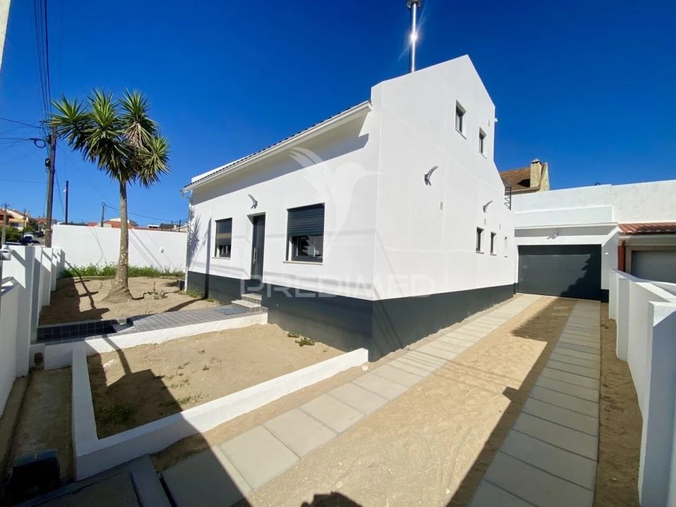 Moradia T3 para Venda em Charneca de Caparica e Sobreda Foto 1