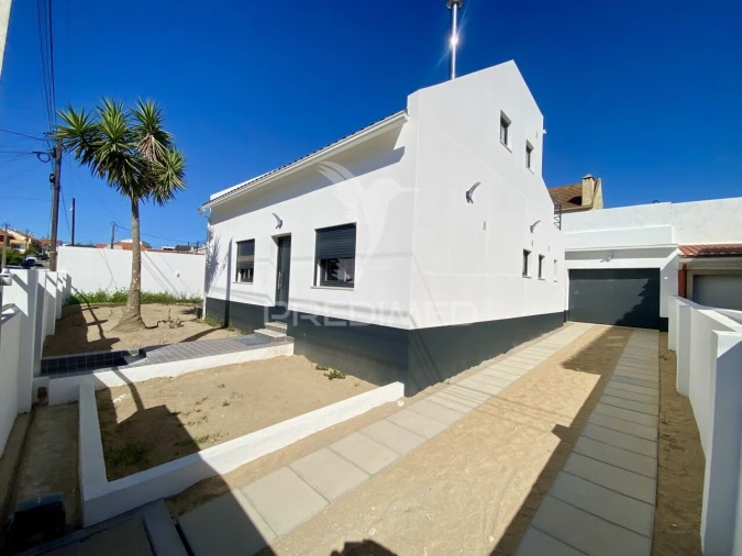 Moradia T3 para Venda em Charneca de Caparica e Sobreda