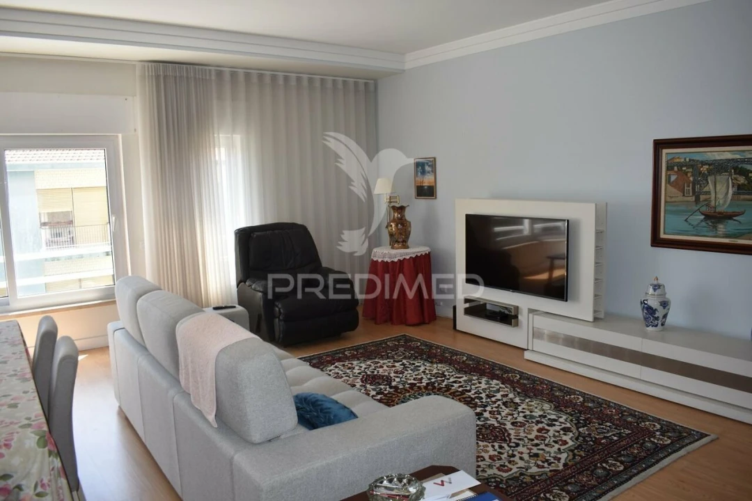 Apartamento T4 para Venda em Mafamude e Vilar do Paraíso Foto 1