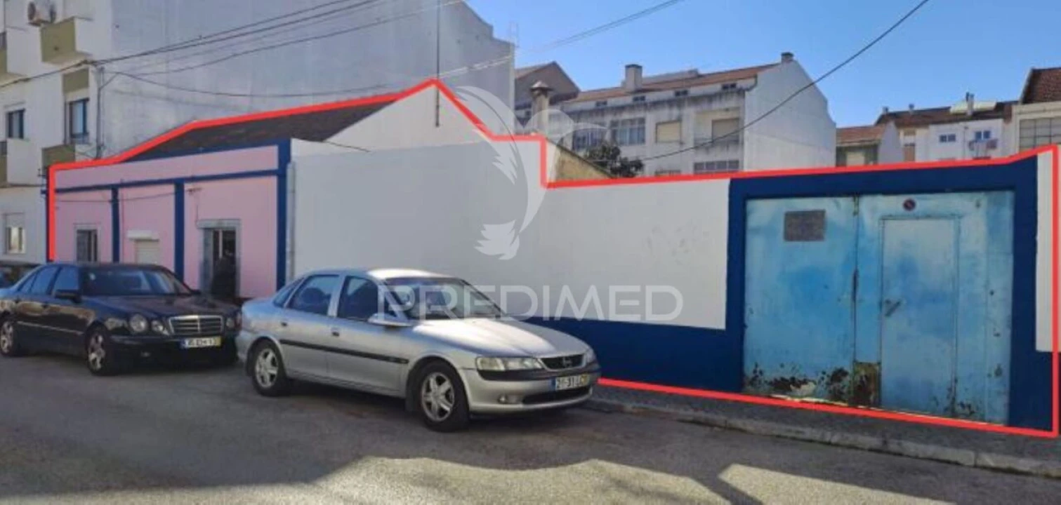 Moradia T2 para Venda em Baixa da Banheira e Vale da Amoreira Foto 1