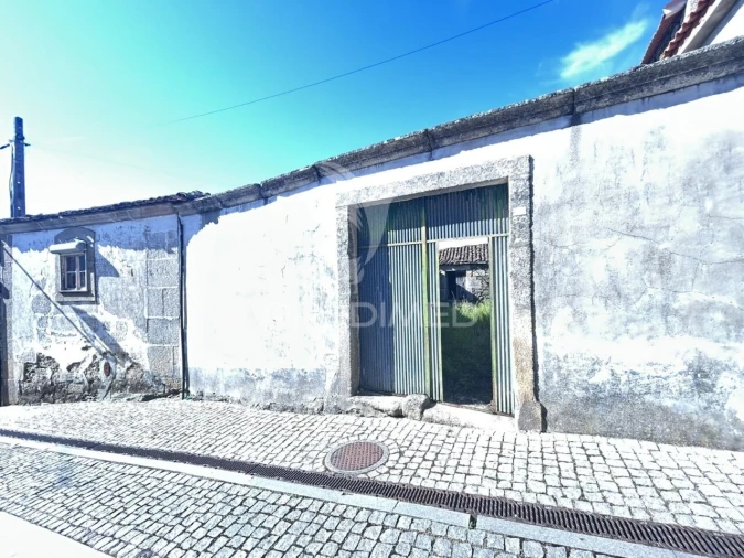 Moradia T3 para Venda em Barcos e Santa Leocádia Foto 3