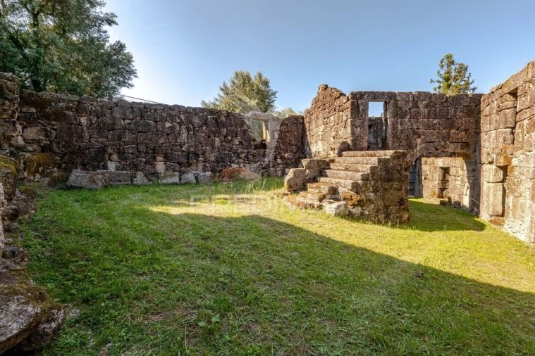 Moradia T3 para Venda em Caniçada e Soengas Foto 32