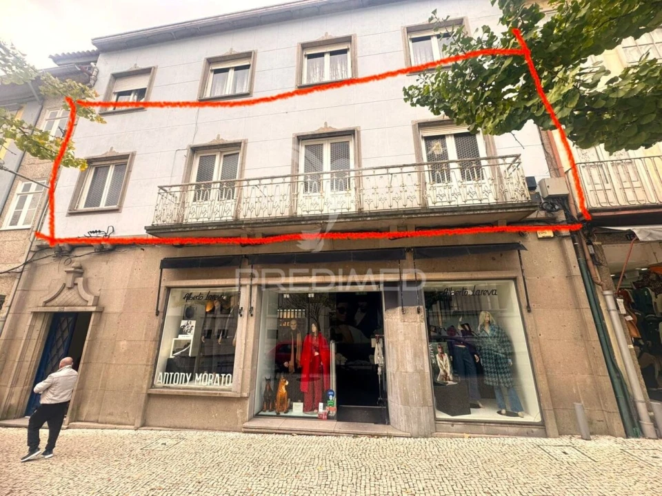 Loja para Arrendamento em Oliveira, São Paio e São Sebastião Foto 1