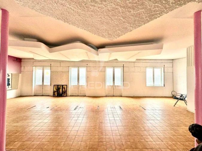 Loja para Arrendamento em Oliveira, São Paio e São Sebastião Foto 8