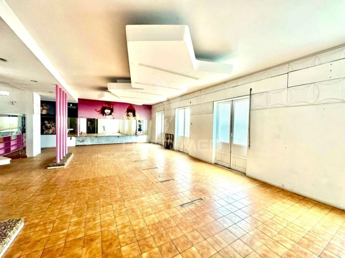 Loja para Arrendamento em Oliveira, São Paio e São Sebastião Foto 12