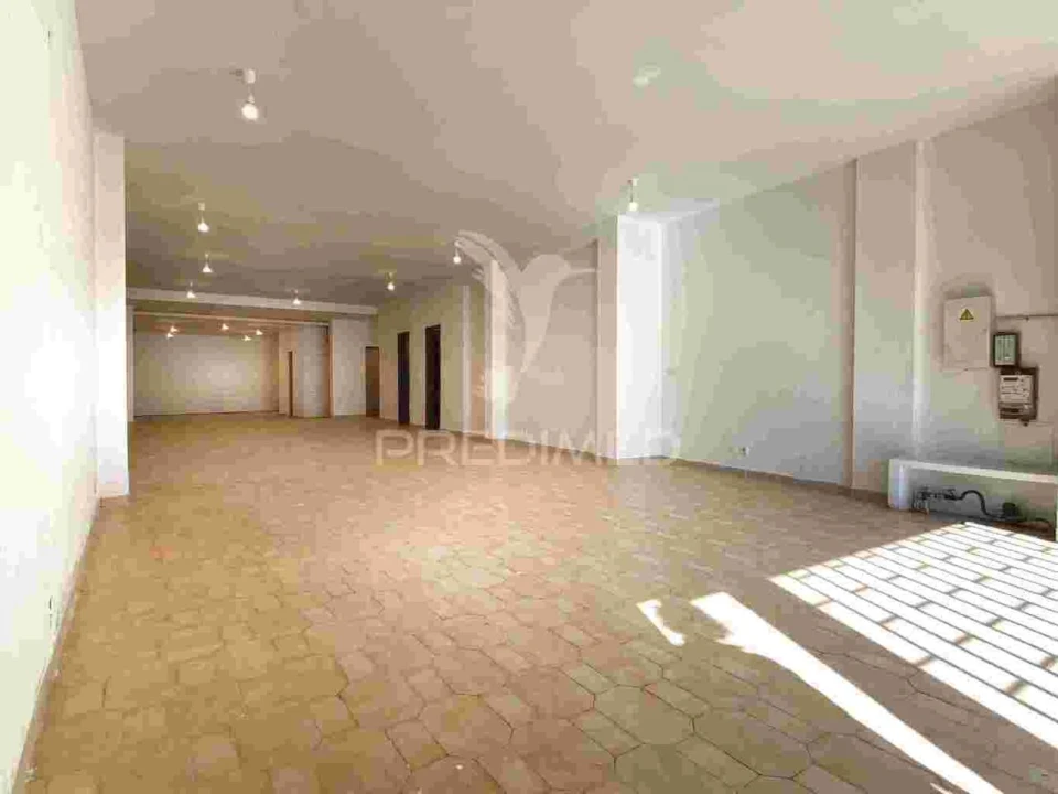 Loja para Venda em Lordelo do Ouro e Massarelos Foto 11