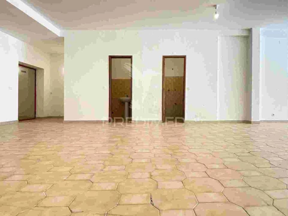 Loja para Venda em Lordelo do Ouro e Massarelos Foto 12