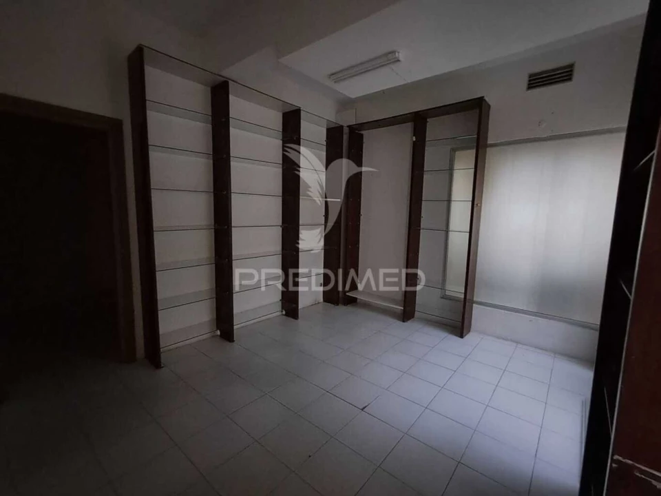 Loja para Venda em Almada, Cova da Piedade, Pragal e Cacilhas Foto 3