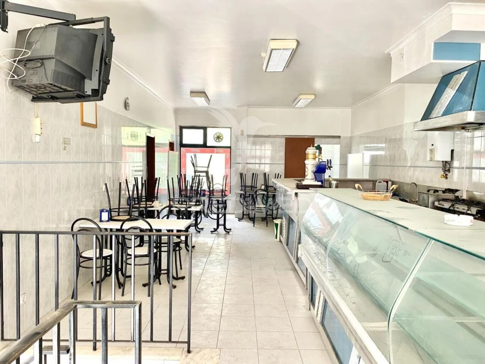 Loja para Venda em Santa Iria de Azoia, São João da Talha e Bobadela Foto 4