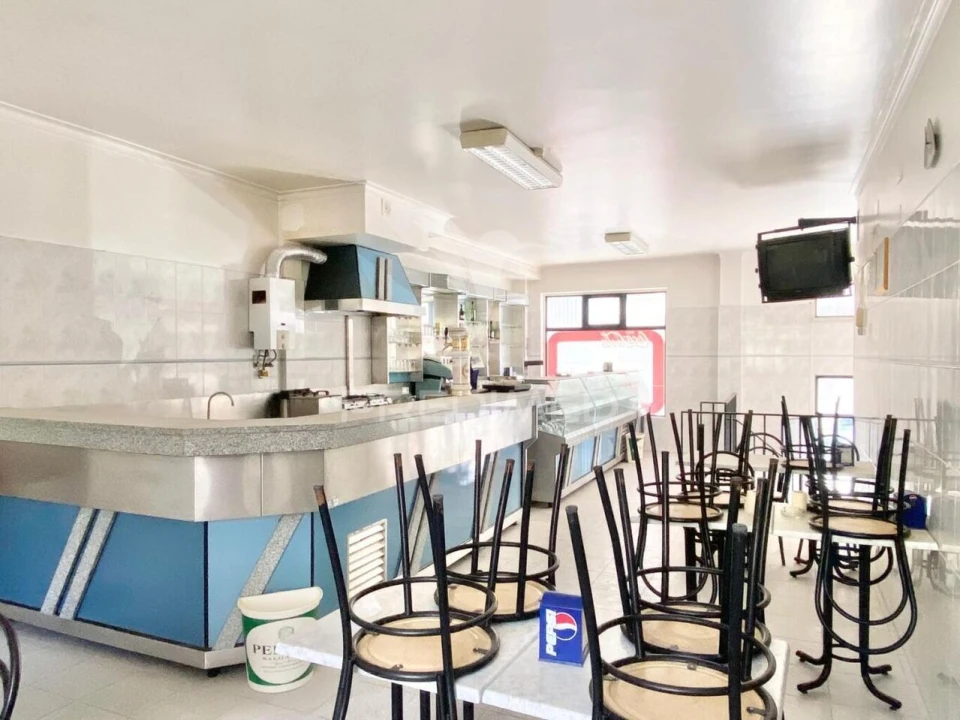 Loja para Venda em Santa Iria de Azoia, São João da Talha e Bobadela Foto 5