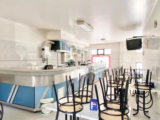 Loja para Venda em Santa Iria de Azoia, São João da Talha e Bobadela Foto 5