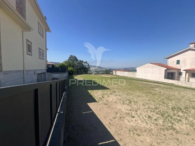 Terreno para Venda em Pedreira, Rande e Sernande Foto 3