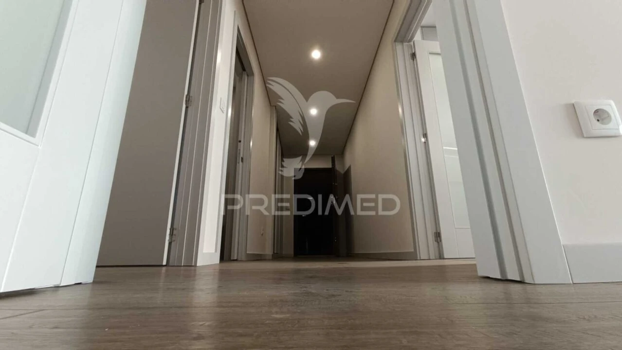 Apartamento T3 para Venda em Cedofeita, Santo Ildefonso, Sé, Miragaia, São Nicolau e Vitória Foto 1