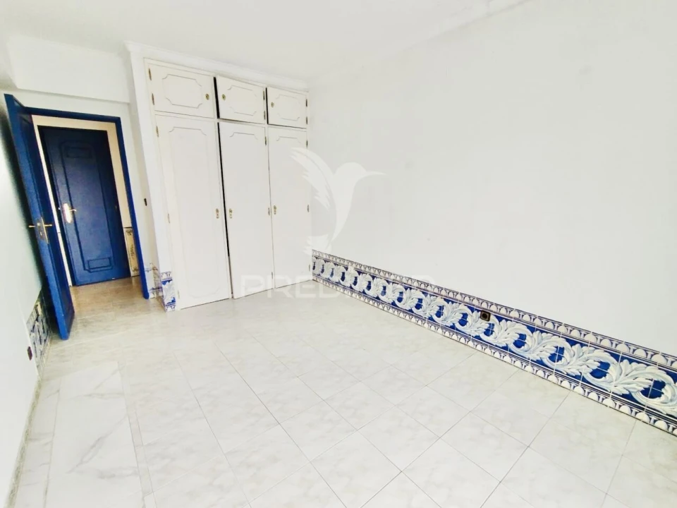 Apartamento T2 para Venda em Agualva e Mira-Sintra Foto 6