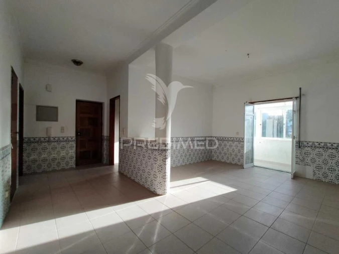 Apartamento T3 para Venda em Estômbar e Parchal Foto 2