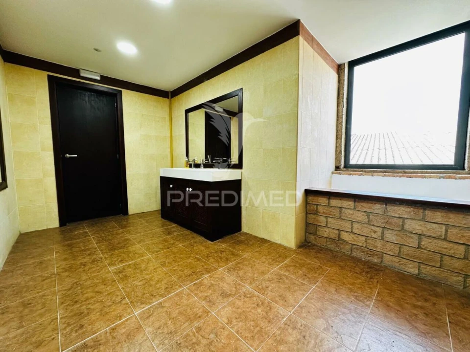 Loja para Arrendamento em Caia, São Pedro e Alcáçova Foto 14