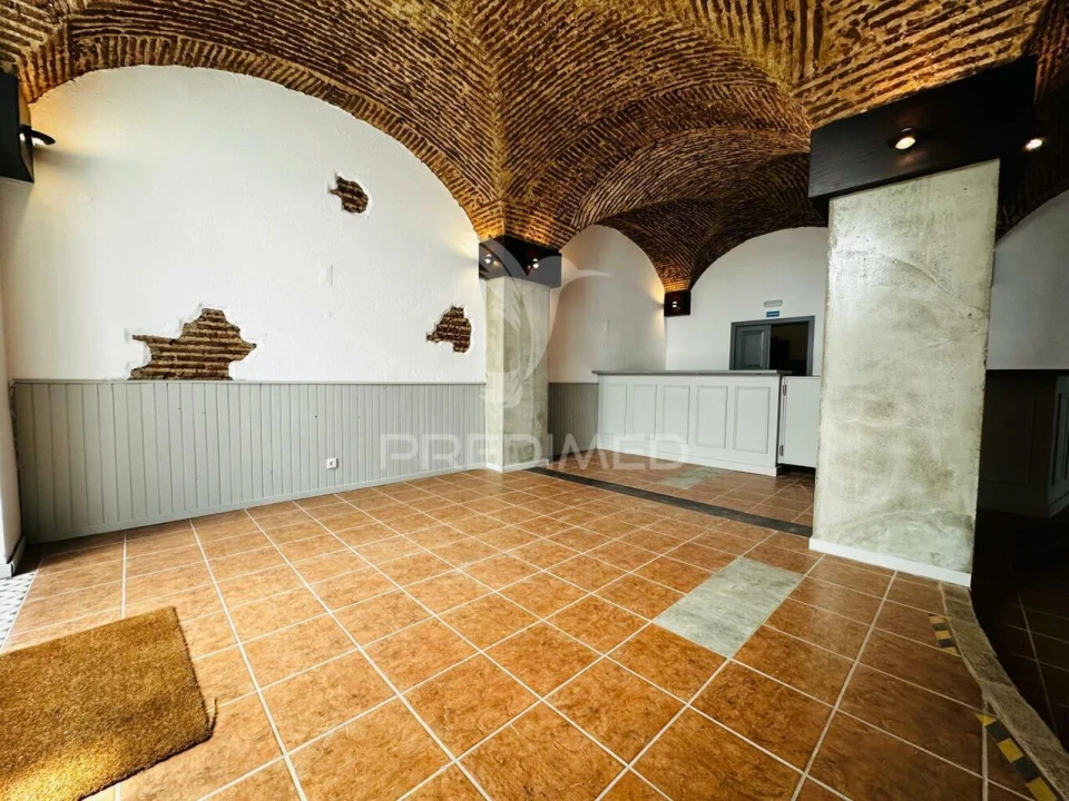 Loja para Arrendamento em Caia, São Pedro e Alcáçova Foto 2