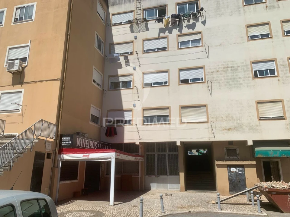 Loja para Venda em Charneca de Caparica e Sobreda Foto 2