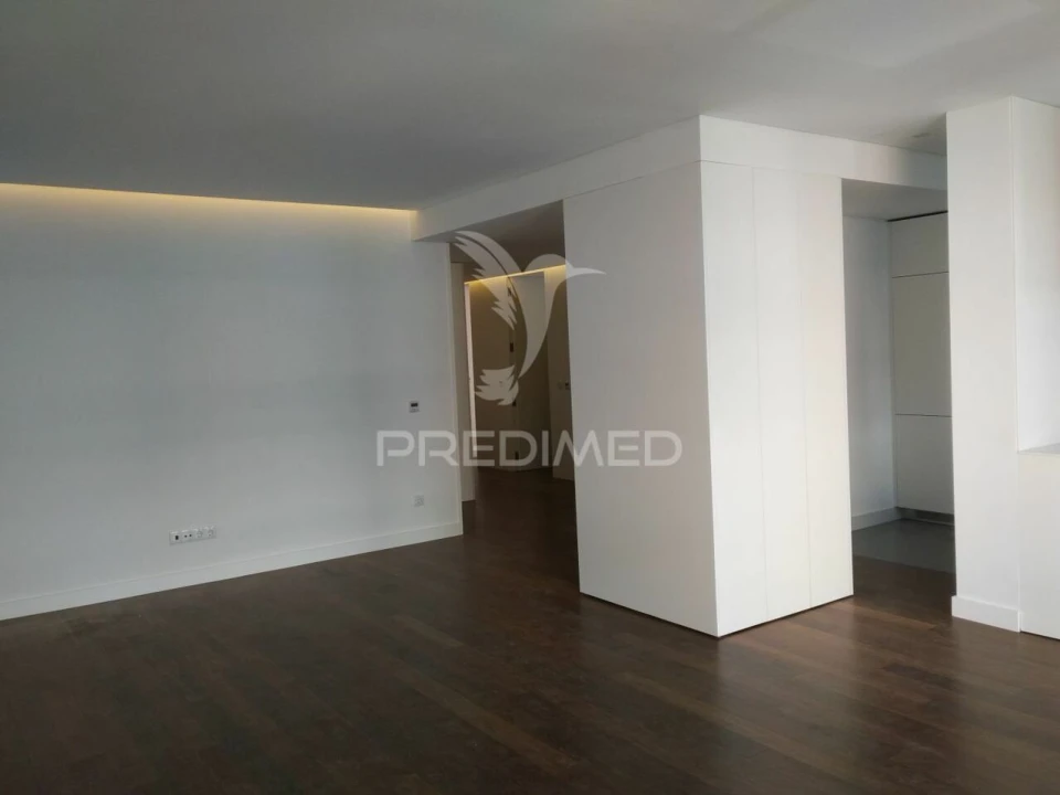 Apartamento T4 para Venda em Cedofeita, Santo Ildefonso, Sé, Miragaia, São Nicolau e Vitória Foto 1