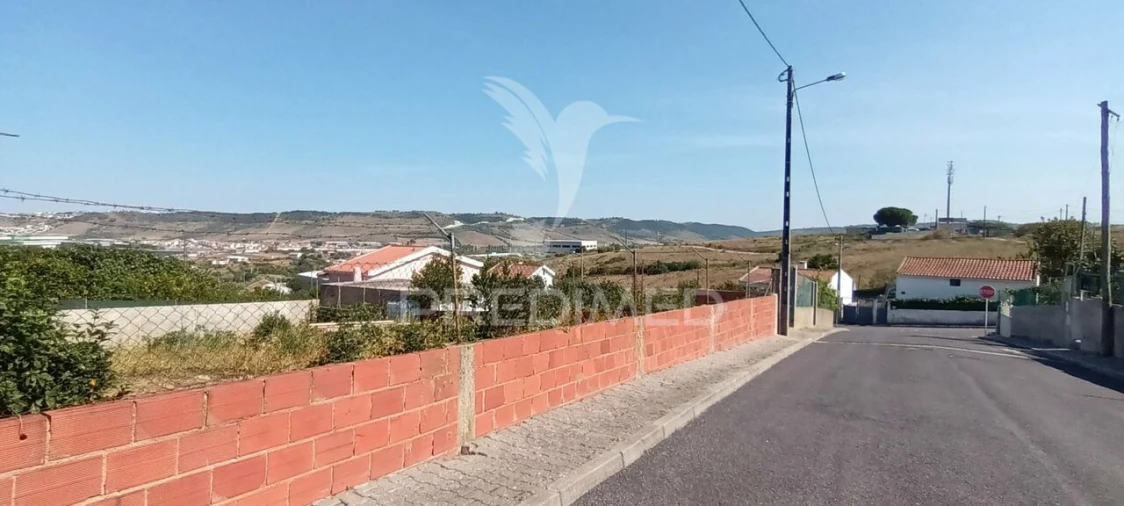 Terreno para Venda em Santo Antão e São Julião do Tojal Foto 3