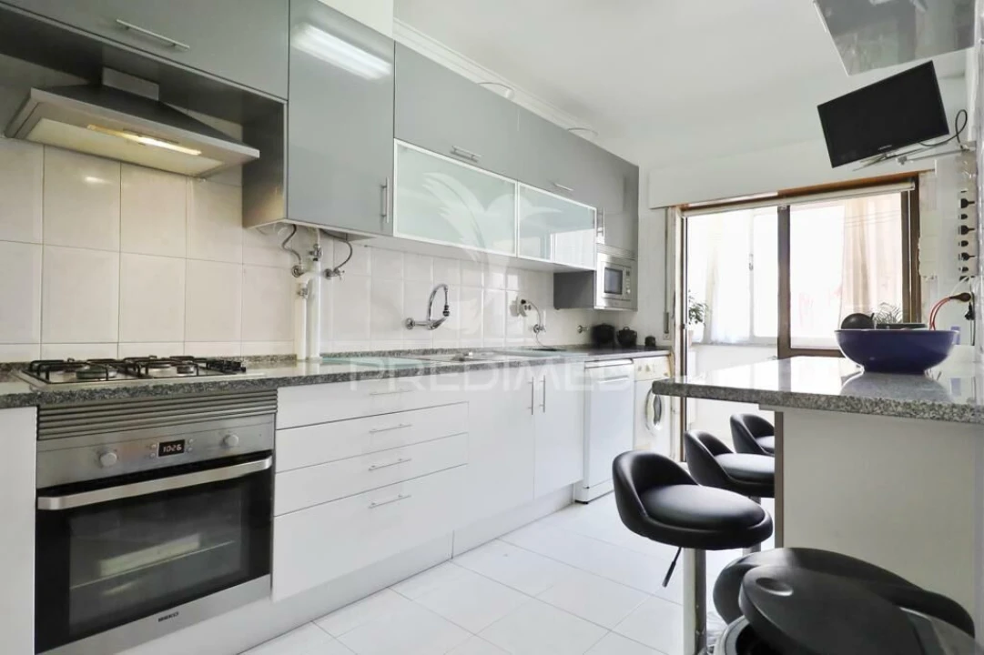 Apartamento T2 para Venda em Pontinha e Famões Foto 10