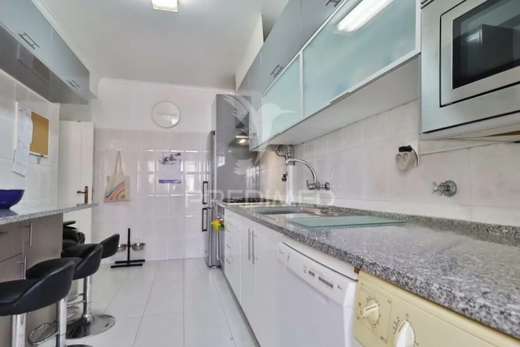Apartamento T2 para Venda em Pontinha e Famões Foto 2