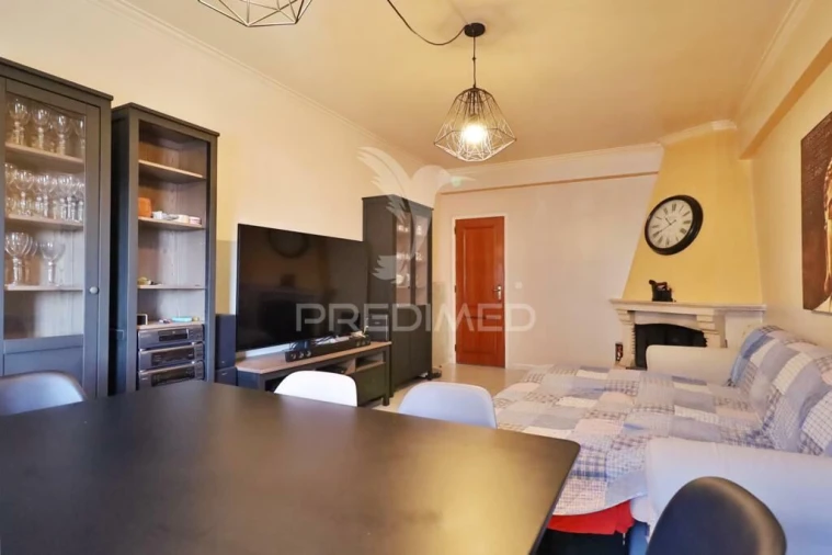 Apartamento T2 para Venda em Pontinha e Famões Foto 4