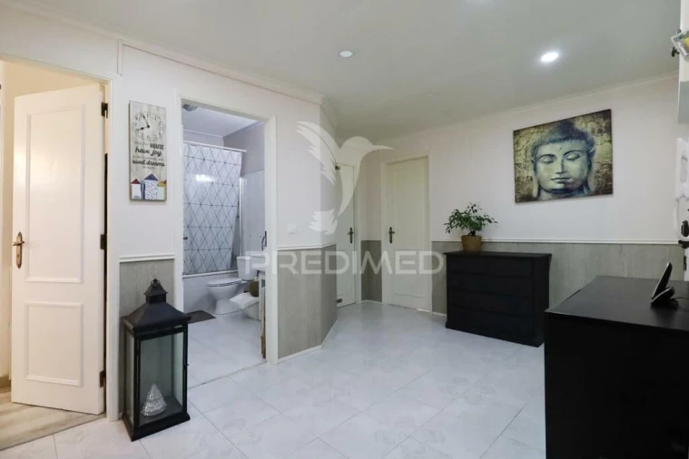 Apartamento T2 para Venda em Pontinha e Famões Foto 3