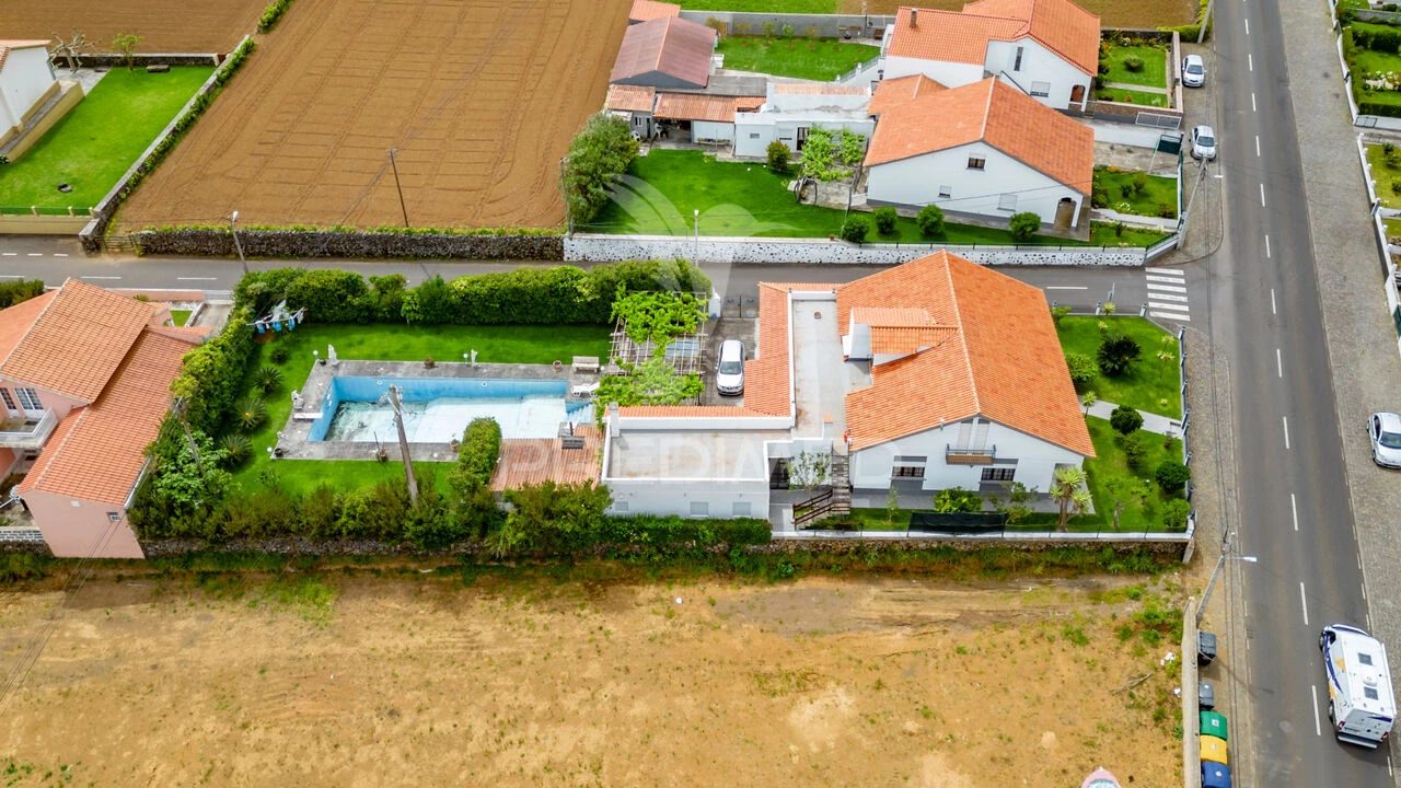 Moradia T4 para Venda em São Mateus da Calheta Foto 2