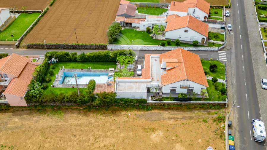 Moradia T4 para Venda em São Mateus da Calheta Foto 2