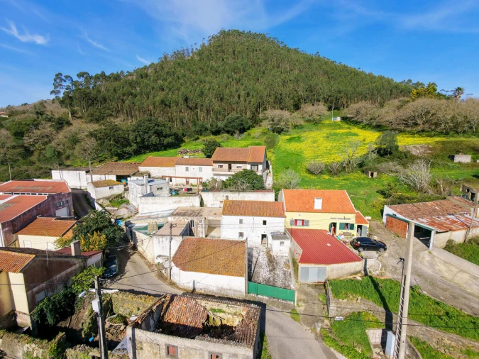 Moradia T2 para Venda em Igreja Nova e Cheleiros Foto 3