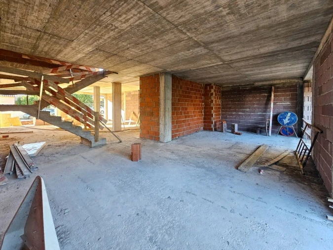 Moradia T5 para Venda em Venda do Pinheiro e Santo Estêvão das Galés Foto 9