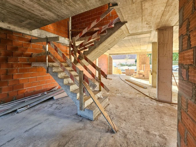 Moradia T5 para Venda em Venda do Pinheiro e Santo Estêvão das Galés Foto 10