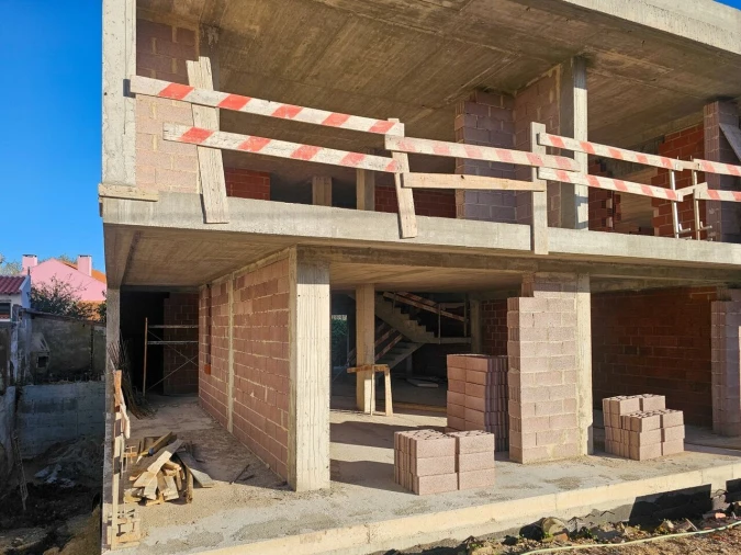 Moradia T5 para Venda em Venda do Pinheiro e Santo Estêvão das Galés Foto 16