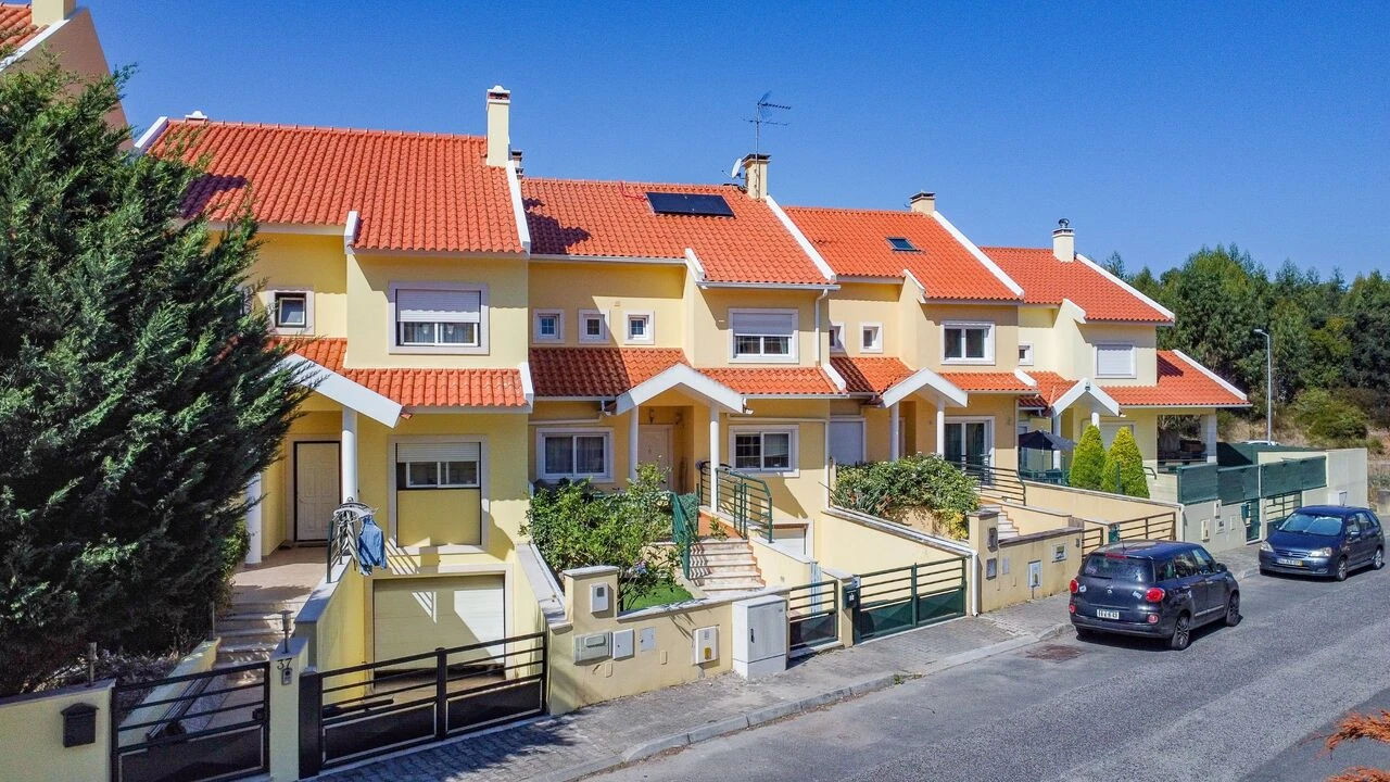 Moradia T4 para Venda em Venda do Pinheiro e Santo Estêvão das Galés Foto 22