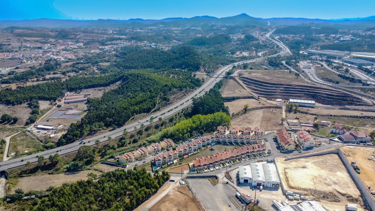 Moradia T4 para Venda em Venda do Pinheiro e Santo Estêvão das Galés Foto 24