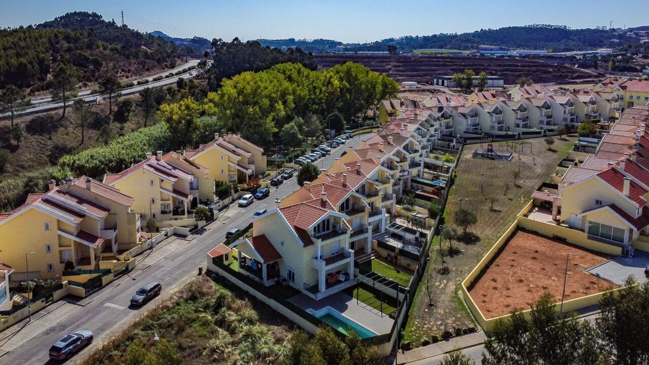 Moradia T4 para Venda em Venda do Pinheiro e Santo Estêvão das Galés Foto 21