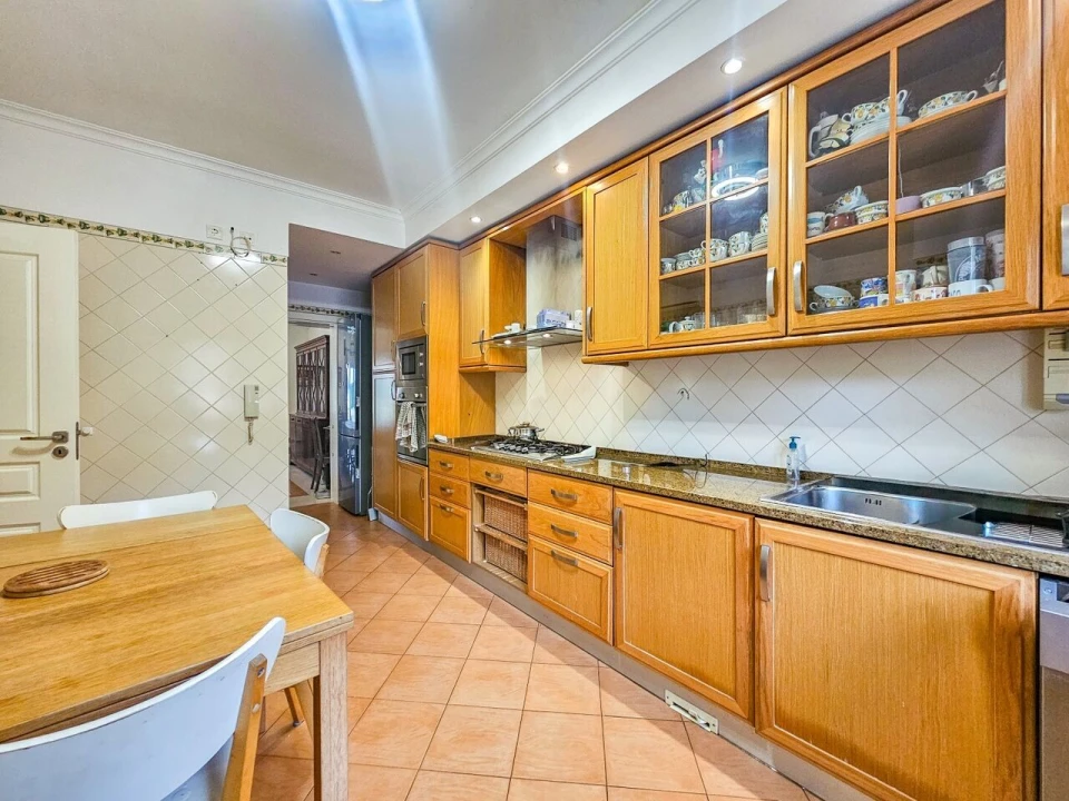 Moradia T4 para Venda em Venda do Pinheiro e Santo Estêvão das Galés Foto 8