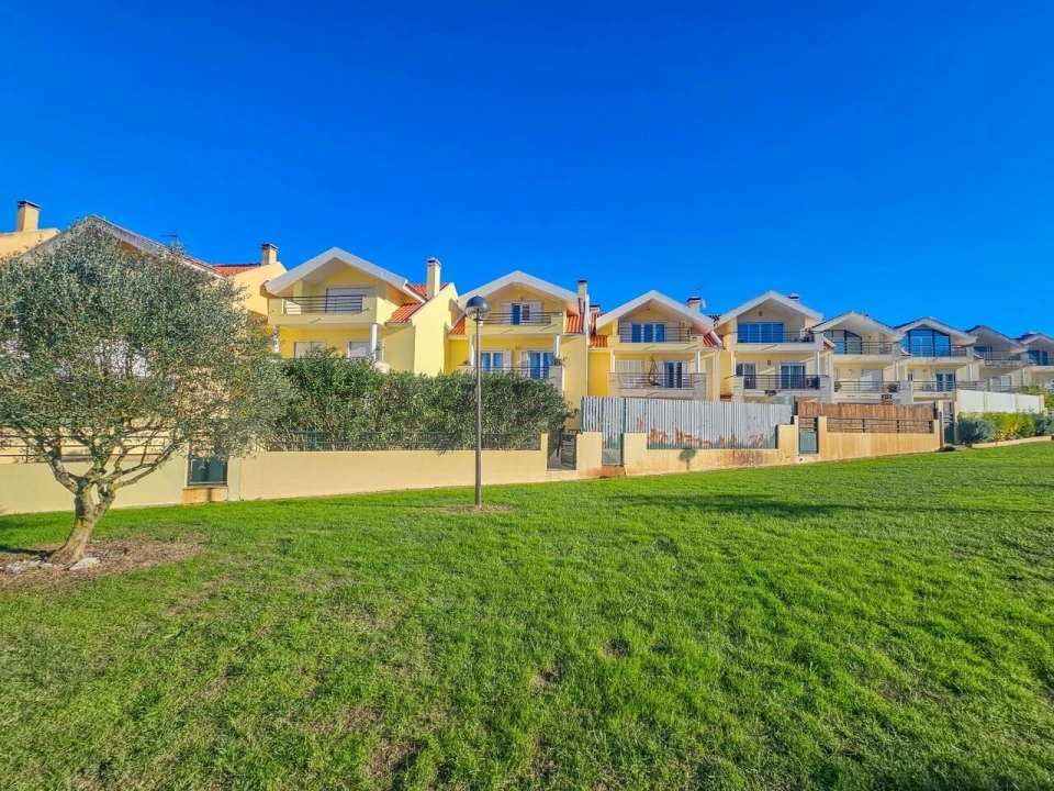 Moradia T4 para Venda em Venda do Pinheiro e Santo Estêvão das Galés Foto 1