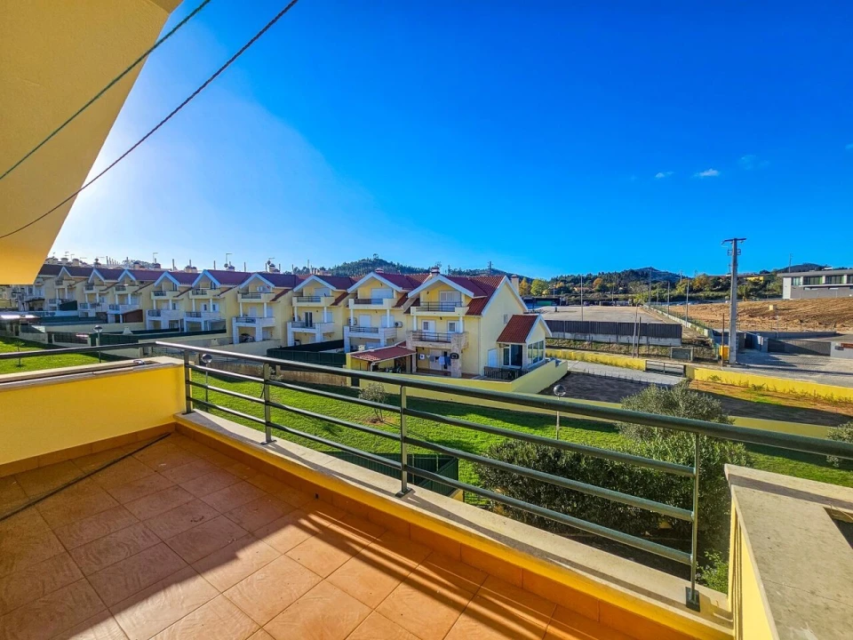 Moradia T4 para Venda em Venda do Pinheiro e Santo Estêvão das Galés Foto 17