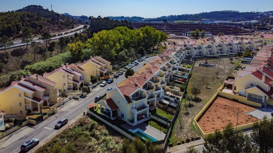 Moradia T4 para Venda em Venda do Pinheiro e Santo Estêvão das Galés Foto 21