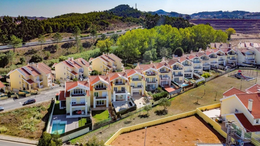 Moradia T4 para Venda em Venda do Pinheiro e Santo Estêvão das Galés Foto 23