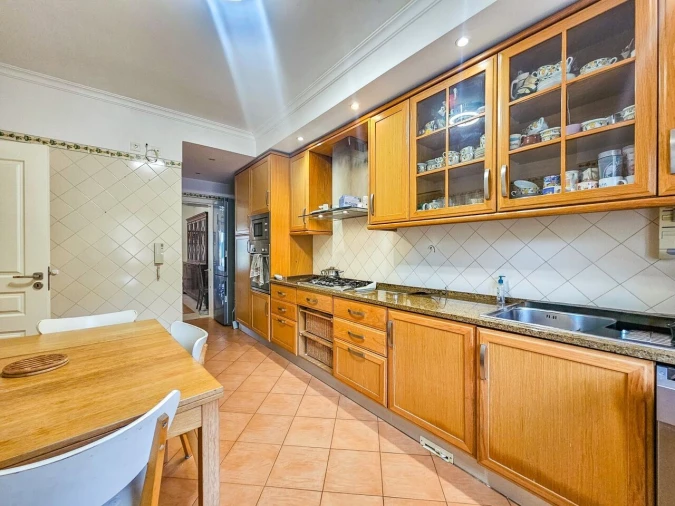 Moradia T4 para Venda em Venda do Pinheiro e Santo Estêvão das Galés Foto 8