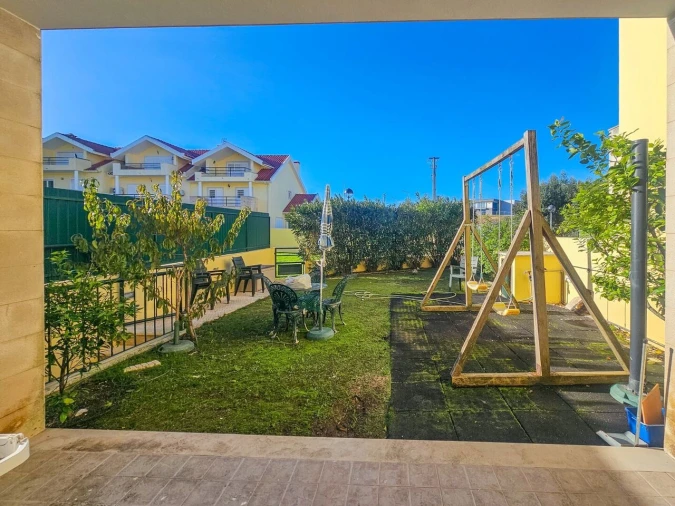 Moradia T4 para Venda em Venda do Pinheiro e Santo Estêvão das Galés Foto 3