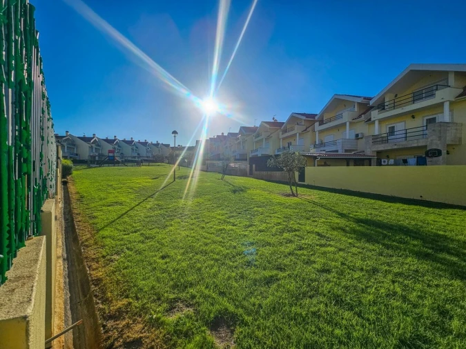 Moradia T4 para Venda em Venda do Pinheiro e Santo Estêvão das Galés Foto 25