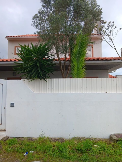 Moradia T4 para Venda em Charneca de Caparica e Sobreda