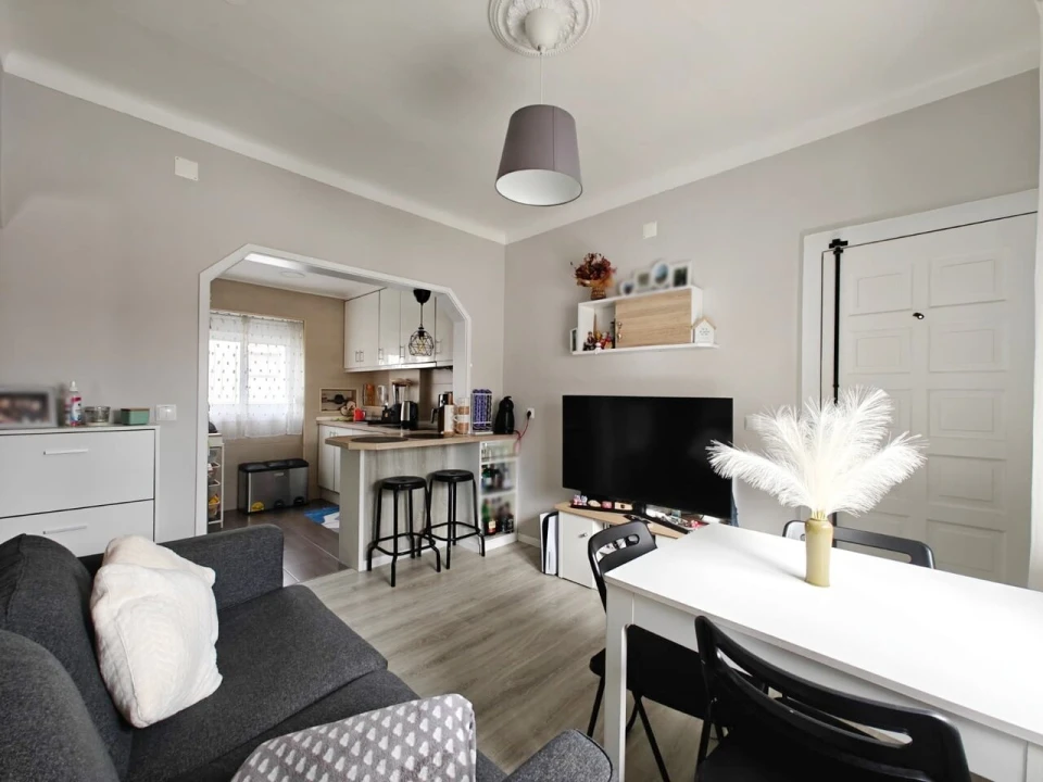 Apartamento T2 para Venda em Pontinha e Famões Foto 1