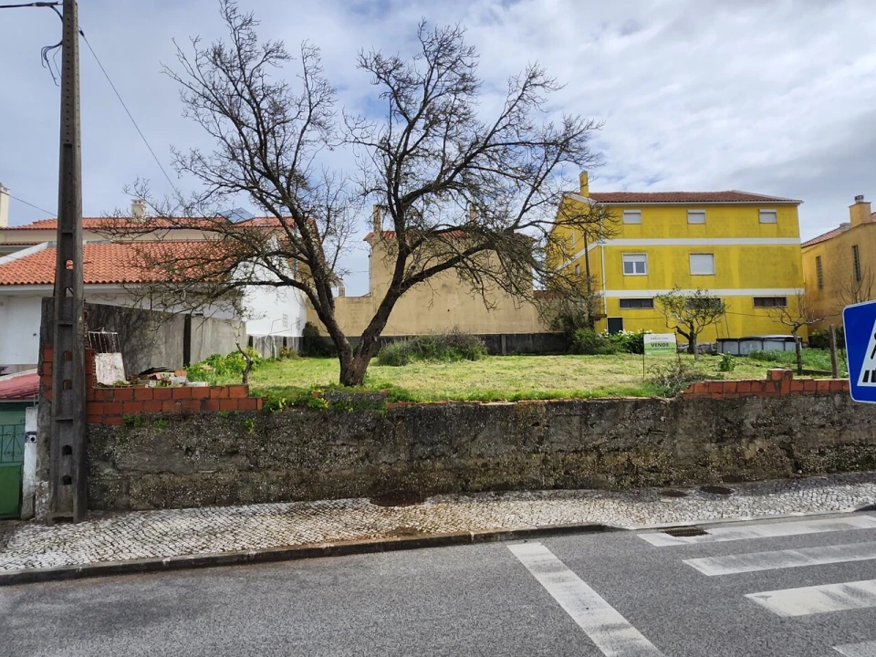Terreno para Venda em Pontinha e Famões Foto 4