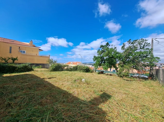 Terreno para Venda em Pontinha e Famões